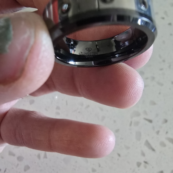Stunning Gentlemans Tungsten Ring - Picture 5 of 5